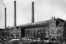 Elektrownia przy ul. Łowieckiej w latach 1920-1923 (jakość zdjęcia poprawiona przy użyciu AI)