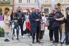Uczestnicy konferencji prasowej zapowiadającej Made in Wroclaw - przy mikrofonie Jakub Mazur, wiceprezydent Wrocławia..