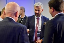 W środku Grzegorz Zwoliński, prezes i współzałożyciel SatRev