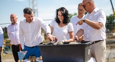 Podpisanie aktu erekcyjnego i wmurowanie kamienia węgielnego ? 20 lipca 2022 r. oficjalnie rozpoczęto nową inwestycję we Wrocławiu.