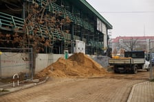 rozbiórka parkingu przy ulicy Swobodnej we Wrocławiu