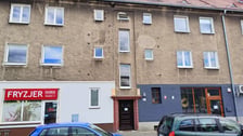 <h3>Aleja Marcina Kromera 17/U3, Kowale, Psie Pole. Cena: 185 000 zł</h3>
<p>Lokal składa się z dw&oacute;ch pomieszczeń i przynależnego pomieszczenia higieniczno-sanitarnego, położonego na tej samej kondygnacji, dostępnego z części wsp&oacute;lnych budynku. Położony na -I kondygnacji (piwnica). Wysokość od 233 do 243 cm.&nbsp;</p>
<ul>
<li>Powierzchnia lokalu: 25,74 m&sup2;</li>
<li>Cena wywoławcza: 185 000 zł</li>
</ul>