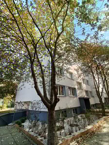 <h2>Ulica Zielonog&oacute;rska 9/U1A. Stare Miasto. Cena: 308.000 zł.</h2>
<p>Lokal użytkowy składa się z dw&oacute;ch pomieszczeń, jednego higieniczno-sanitarnego oraz korytarza. Położony na I kondygnacji (piwnica). Wejście bezpośrednio z zewnątrz, po schodach w d&oacute;ł. Wysokość 230 cm.&nbsp;Powierzchnia&nbsp;35,39 mkw.</p>