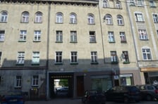 <h3>Ulica Łukasza G&oacute;rnickiego 8/U4, Plac Grunwaldzki, Śr&oacute;dmieście. Cena: 127 000 zł</h3>
<p>Lokal niemieszkalny położony na I piętrze (II kondygnacja). Składa się z dw&oacute;ch pomieszczeń. Wysokość lokalu wynosi 287cm. Wejście z korytarza klatki schodowej.</p>
<ul>
<li>Powierzchnia lokalu: 13,88 m&sup2;</li>
<li>Cena wywoławcza: 127 000 zł</li>
</ul>