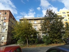 <h3>Ulica Św. Jerzego 19/U1A, Południe, Krzyki. Cena: oferta w przygotowaniu</h3>
<p>Lokal użytkowy położony w piwnicy (kondygnacja podziemna). Składa się z trzech pomieszczeń i pomieszczenia higieniczno-sanitarnego. Wejście bezpośrednio z chodnika po schodach.</p>
<ul>
<li>Powierzchnia lokalu: 43,17 m&sup2;</li>
</ul>