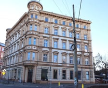 <h2>Plac Św. Macieja 21/U15, Plac Grunwaldzki. Cena: 310 500 zł</h2>
<section>
<p>Lokal składa się z trzech pomieszczeń. Położony na V kondygnacji (IV piętro - poddasze). Wysokość 267 cm. Wejście z klatki schodowej. Przeznaczony na cele inne niż mieszkalne.</p>
<ul>
<li>Powierzchnia: 47,00 m&sup2;</li>
<li>Cena wywoławcza: 310 500 zł</li>
</ul>
</section>