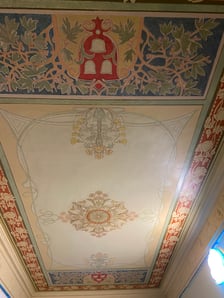 <p>Sufit wyremontowanej kamienicy przy Prądzyńskiego 30</p>