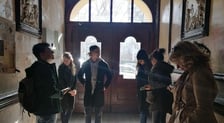 Filip Heliasz odkrywa perły miejskiej architektury i zaprasza na spacery. Jak zgłosić się na spacer?