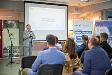 Uczestnicy spotkania z cyklu "Bez  Mikro Nie Ma Makro"w Wiszni Małej.
