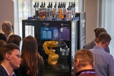 Robbie Drink - robot do przygotowywania drinków przy pomocy AI.