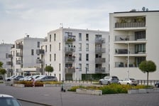 <h2>Nowe Żerniki -&nbsp;Żerniki Na Novo</h2>
<p>W pierwszym etapie inwestycji Żerniki Na Novo, w pięciu 6-kondygnacyjnych budynkach przy ulicach Berga i Lipińskiego, powstanie 289 mieszkań i 7 lokali usługowych. Osiedle zaprojektował zesp&oacute;ł architekt&oacute;w ATAL.&nbsp;</p>