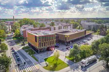 Centrum Handlowe Swoja Olimpia przy ul. Swojczyckiej działa od maja 2021 roku. W czerwcu 2024 r. ruszyła rozbudowa