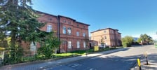 <h3>Ulica Buraczana 15, 17, Klecina. 2.338.000 zł</h3>
<ul>
<li>Powierzchnia działki: 2&nbsp;123 mkw.</li>
<li>Powierzchnia budynku: 506 mkw.</li>
</ul>