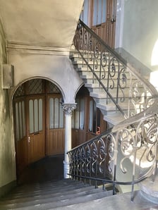 Klatki schodowe i sienie wrocławskich kamienic