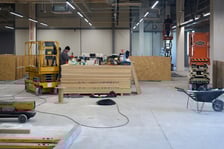 Luty 2025 r. Nowe lokale usługowe, hala sportowa, większy parking i instalacja fotowoltaiczna – Centrum Handlowe Astra na Gądowie właśnie kończy kilkuletni remont.