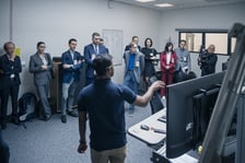 Spółka GE Aerospace ogłosiła w poniedziałek 24 marca oficjalne otwarcie nowoczesnego zakładu obsługi technicznej silników lotniczych XEOS w Środzie Śląskiej koło Wrocławia