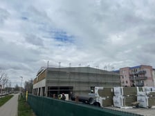 Na Stabłowicach, u zbiegu ulic Wojanowskiej i Arachidowej powstaje lokalne centrum handlowo- usługowe
