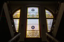 Neobarokowy gmach pod adresem Powstańców Śląskich 134-138, widok z roku 2025