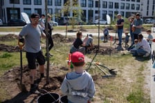 Piknik WROśnij we WRO na skwerze Scharouna na Nowych Żernikach