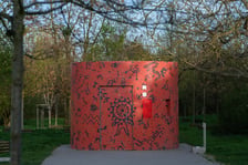 Toaleta - park Skowroni, koło placu zabaw, od strony szpitala klinicznego
