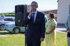 Piknik Wrocławskiego Centrum Integracji na Miejskiej Farmie Wrocław na Swojczycach. Mateusz Żak, wiceprezydent Wrocławia