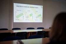 Miejska Farma Wrocław na Swojczycach. Badania jakości gleby przez specjalistów Uniwersytetu Przyrodniczego we Wrocławiu