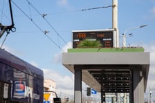 <p>Pierwsza we Wrocławiu zielona wiata na przystanku</p>