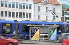 <p>Pierwsza we Wrocławiu zielona wiata na przystanku</p>