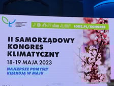 <p>Napis: II Samorządowy Kongres Klimatyczny 18-19 maja 2023, Najlepsze pomysły kiełkują w maju</p>