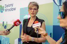 Dokumentację niezbędną do uzasadnienia projektu uchwały rady miejskiej przygotował Departament Zrównoważonego Rozwoju, któremu szefuje Katarzyna Szymczak-Pomianowska.