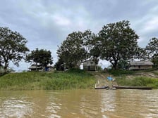 Wioska nad rzeką Javari w amazońskiej dżungli