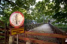 Kładka św. Antoniego nad miejską fosą w centrum Wrocławia