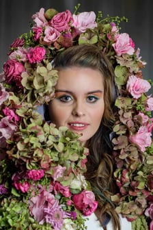 <p>W programie Festiwalu Traw i Kwiat&oacute;w Jesieni w Arboretum Wojsławice będzie m.in. pokaz stroj&oacute;w z traw i kwiat&oacute;w</p>