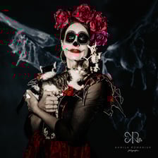 Diabelnie urocze zwierzęta ze schroniska polecają się do adopcji - niezwykła sesja na Halloween