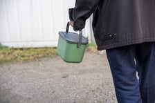 Akcja rozdawania pojemników bio na targowisku przy ul. Niedźwiedziej we Wrocławiu
