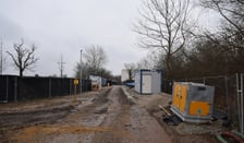 Prace na ul. Konduktorskiej, Braci Hofmannów i Cegielskiego na wrocławskim Jagodnie. MPWiK Wrocław buduje tam nową sieć kanalizacji deszczowej o długości 650 m, zbiornik retencyjny o pojemności 760 m.sz. oraz przepompownię wód deszczowych.