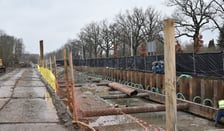 Prace na ul. Konduktorskiej, Braci Hofmannów i Cegielskiego na wrocławskim Jagodnie. MPWiK Wrocław buduje tam nową sieć kanalizacji deszczowej o długości 650 m, zbiornik retencyjny o pojemności 760 m.sz. oraz przepompownię wód deszczowych.