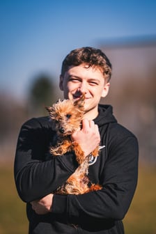 KLEKS, 16 lat - to już psi emeryt, gdy otrzyma ciepło i troskę odda swoje serduszko na zawsze.
