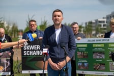 Rafał Wawryk, lider projektu WBO, na skwerze Hansa Scharouna
