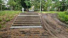 <p>Skwer między ulicami ul. Długosza a al. Kromera na osiedlu Karłowice-R&oacute;żanka -&nbsp; -&nbsp; prace w lipcu 2025</p>