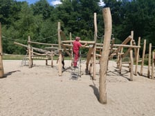 Wakacyjne remonty placów zabaw -  w parku Złotnickim i przy ul. Nowodworskiej