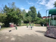 Wakacyjne remonty placów zabaw -  w parku Złotnickim i przy ul. Nowodworskiej