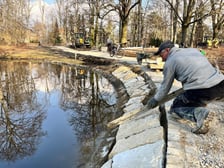 W Parku Południowym trwają prace remontowe przy ścieżkach prowadzących do tarasu będącym pozostałością po pałacu Ludwiga Landsberga
