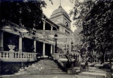 <p>Budynek Terrarium przed wojną, gdy mieściła się tu restauracja</p>