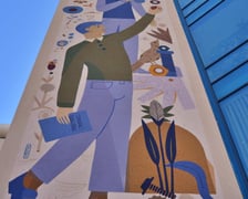 Mural Oteckiego na budynku Uniwersytetu Przyrodniczego przy placu Grunwaldzkim