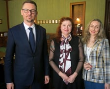 Od lewej: Sergiusz Kmiecik, przewodniczący Rady Miejskiej Wrocławia, Katarzyna Ostrowska, prezes Związku Polaków w Kazachstanie, oraz Małgorzata Thouard, ambasador Zgromadzenia Narodu Kazachstanu