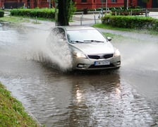 Gwałtowna burza we Wrocławiu: zalane ulice i kłopoty z komunikacją