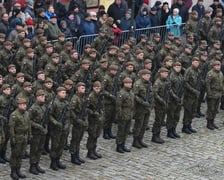 Na zdjęciu 80 nowych żołnierzy Wojsk Obrony Terytorialnej z Dolnego Śląska. W sobotę złożyli uroczystą przysięgę w Świdnicy