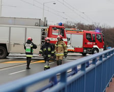 Awaria gazociągu przy moście Szczytnickim we Wrocławiu we wtorek, 6 grudnia 2022 r.