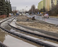 Na zdjęciu widać budowę linii autobusowo-tramwajowej na Nowy Dwór
